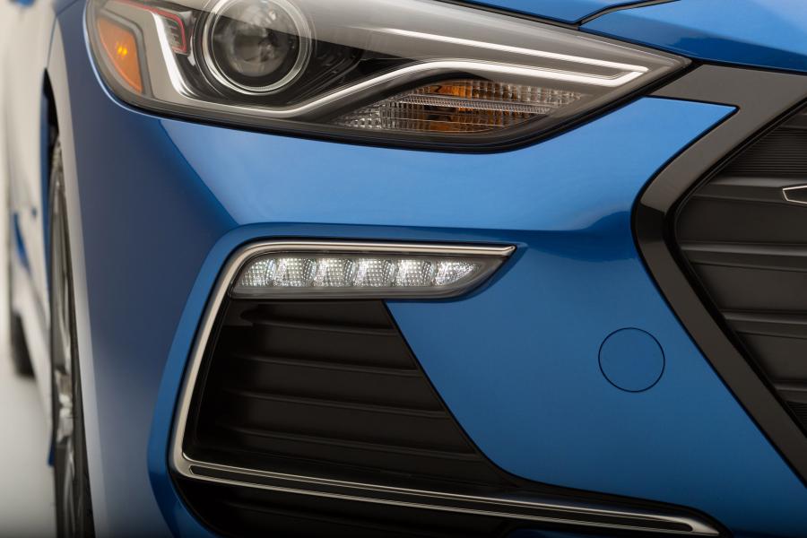 Детали экстерьера Hyundai Elantra Sport 2016 года  (NA) (фото 9 из 41)